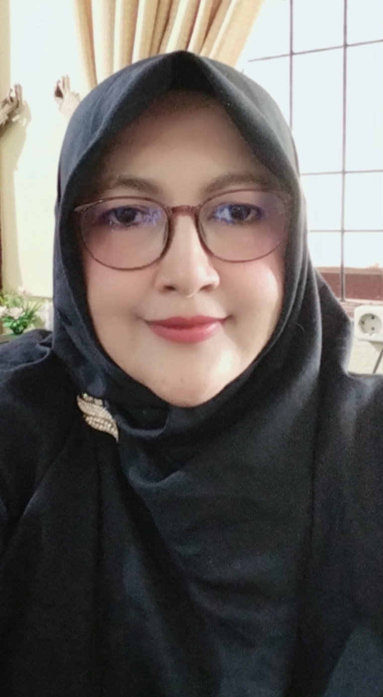 <center>Ketua Gudep Pramuka<br>Yenni Ernita, S.Si</center>